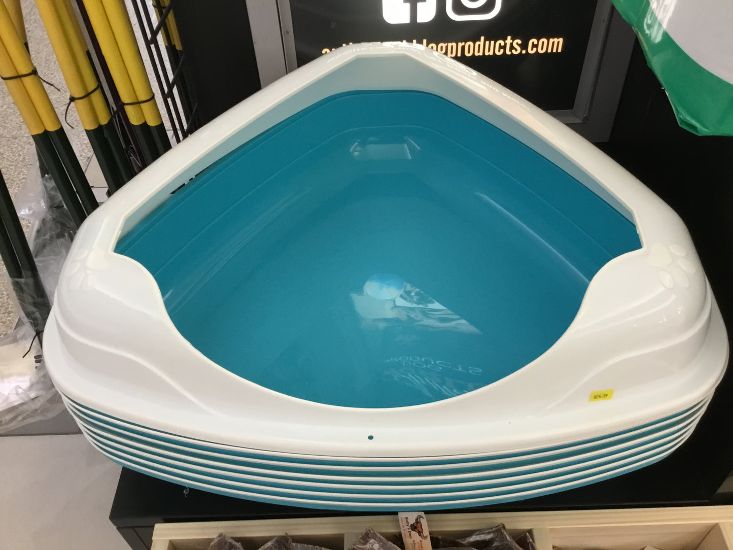Corner Litter Box